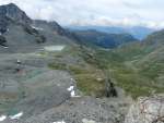 Vue de la partie ouest de la descente avec le barrage du Cleuson tout au fond à droite