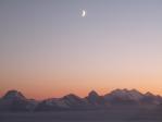 Couché du soleil et croissant de lune