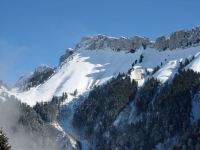 Le Col de Chaude tout à gauche, en été une randonnée pédestre très ensoleillée