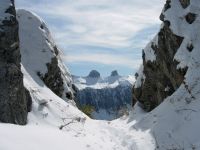 Tours d'Aï en montant aux Rochers de Naye