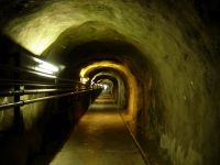 Tunnel menant au restaurant panoramique