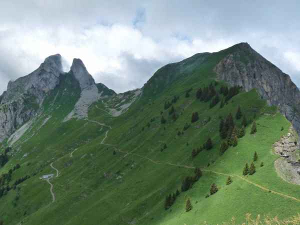 Vue sur les Jumelles 2215m pour la plus grande