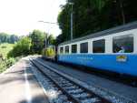 Le train arrive en gare aux Sciernes d'Albeuve