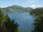 Le Mont Chevreuil en arrière plan derrière le Lac de l'Hongrin.