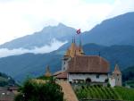 Le Château d'Aigle avec le Chamossaire en arrière plan